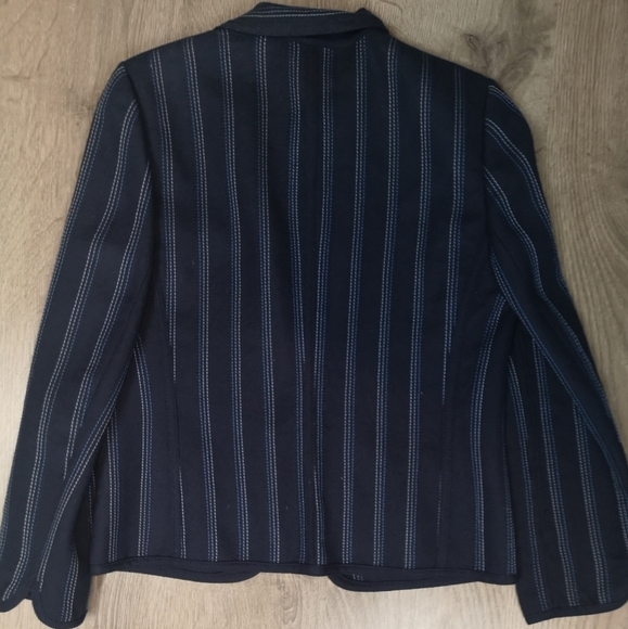 70s vintage Louis Feraud tailored wool jacket at theStyleMinr.com - Picture 5 of 5